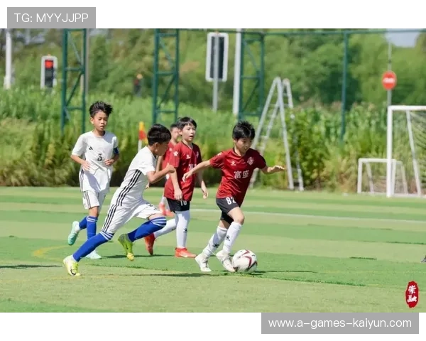 俱乐部建立球员学业支持计划保障青少年成长全面发展，俱乐部足球队训练内容有哪些